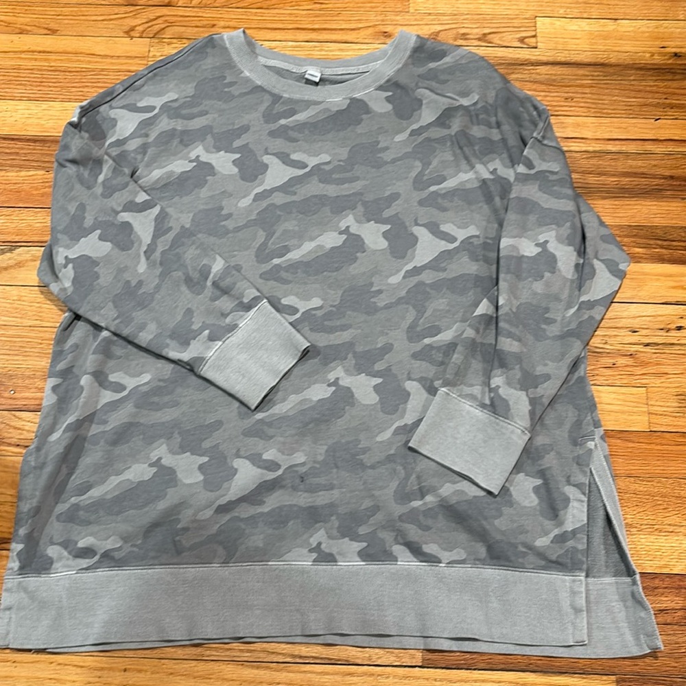 Camouflage tunic with side slits